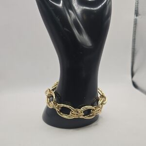 Elegant Gold Chain Bracelet